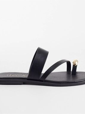 NWT: New Look Black Double-Strap Toe-Ring Slide Sandal with Gold Stud